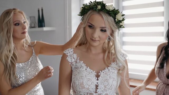 Przygotowania panny młodej w wianku